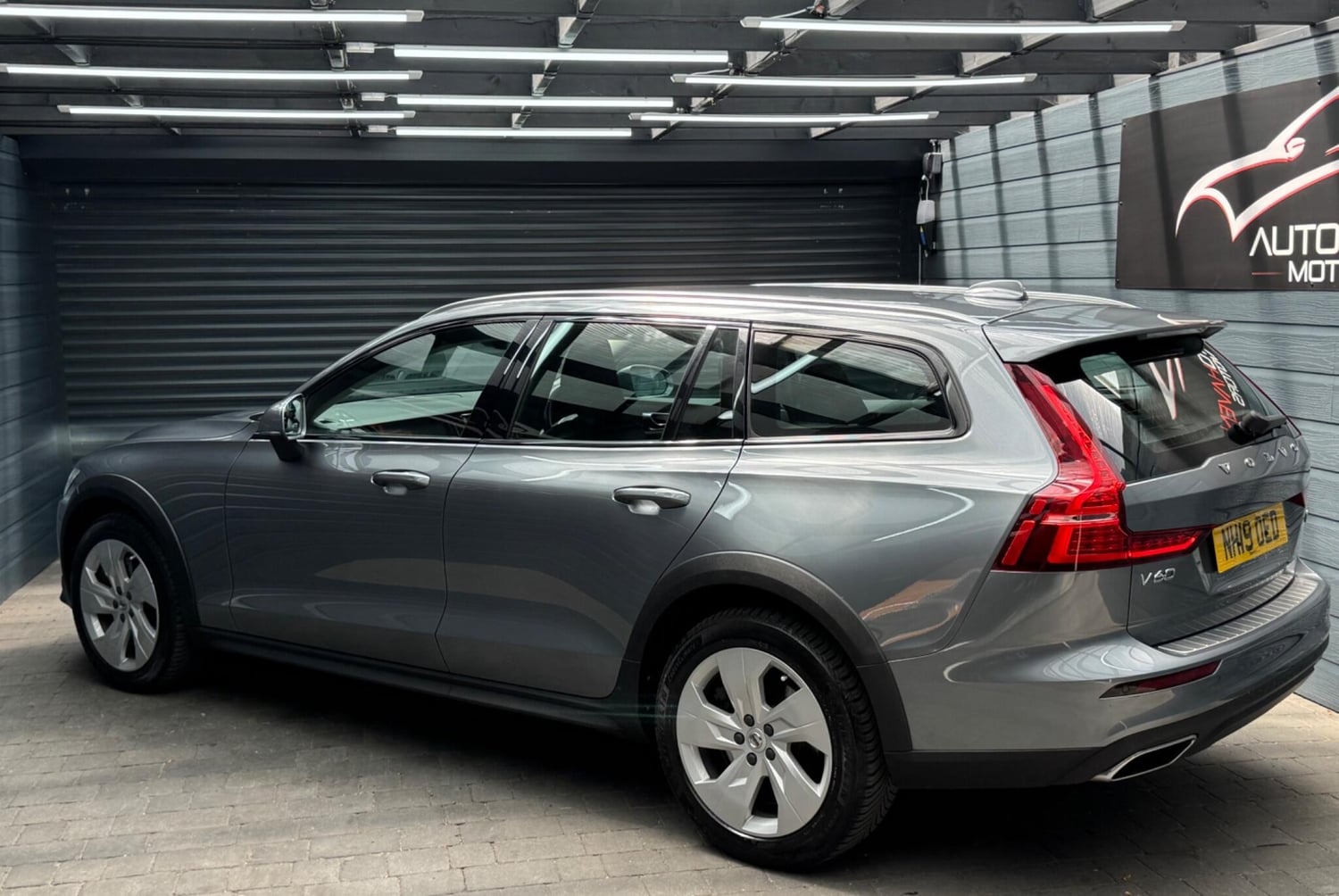Volvo V60 2019 - Cars