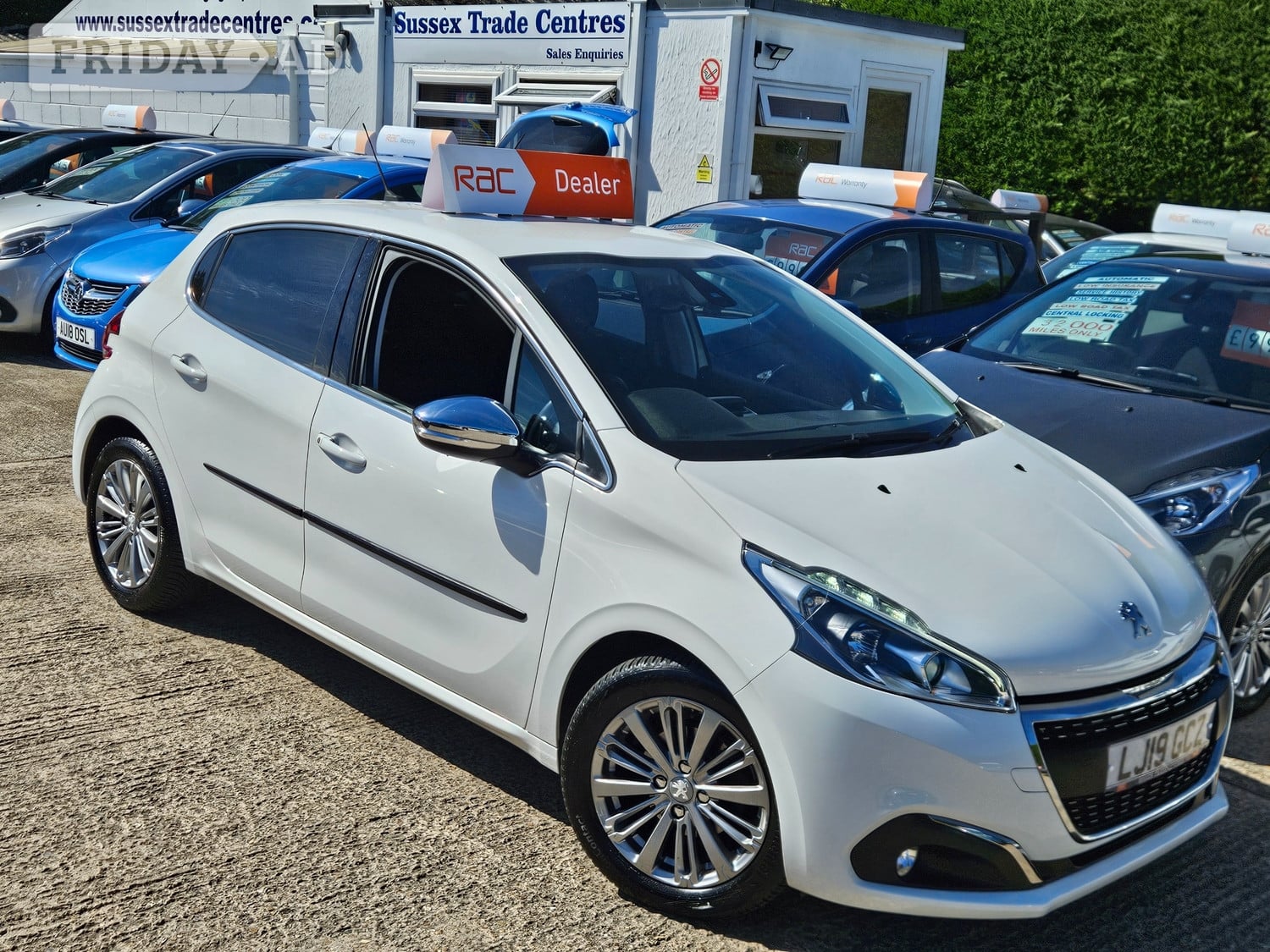 [ berth ]Peugeot 208