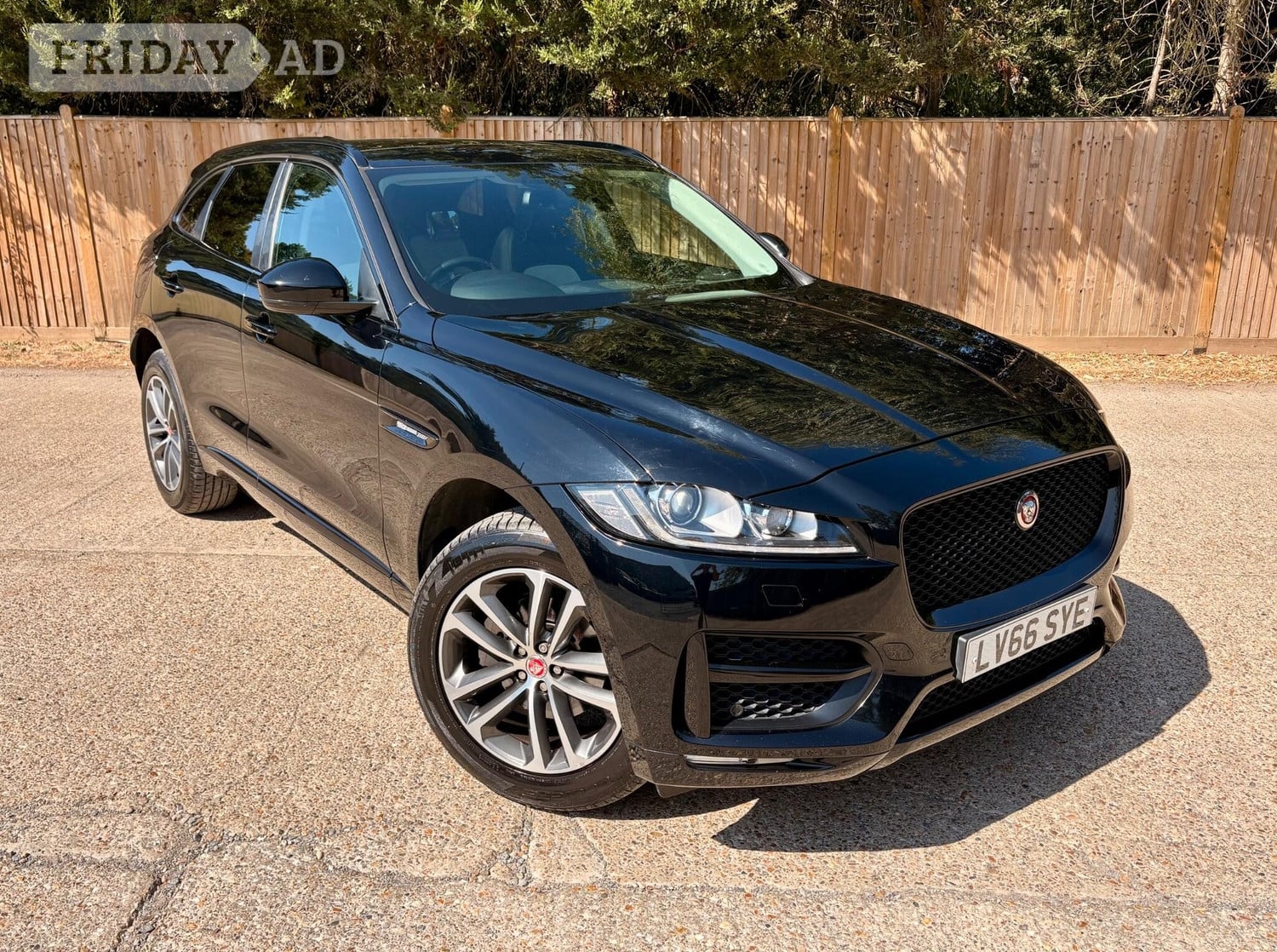 Jaguar F-Pace 2016 in Tonbridge