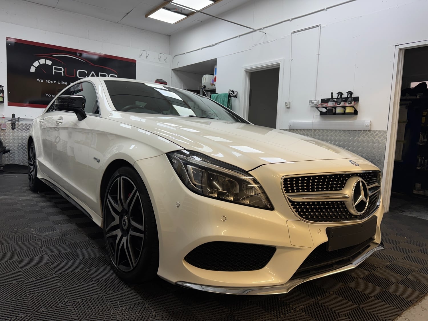 [ berth ]Mercedes-Benz CLS Class