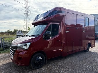 Superior Pro Stallion X Renault Horsebox