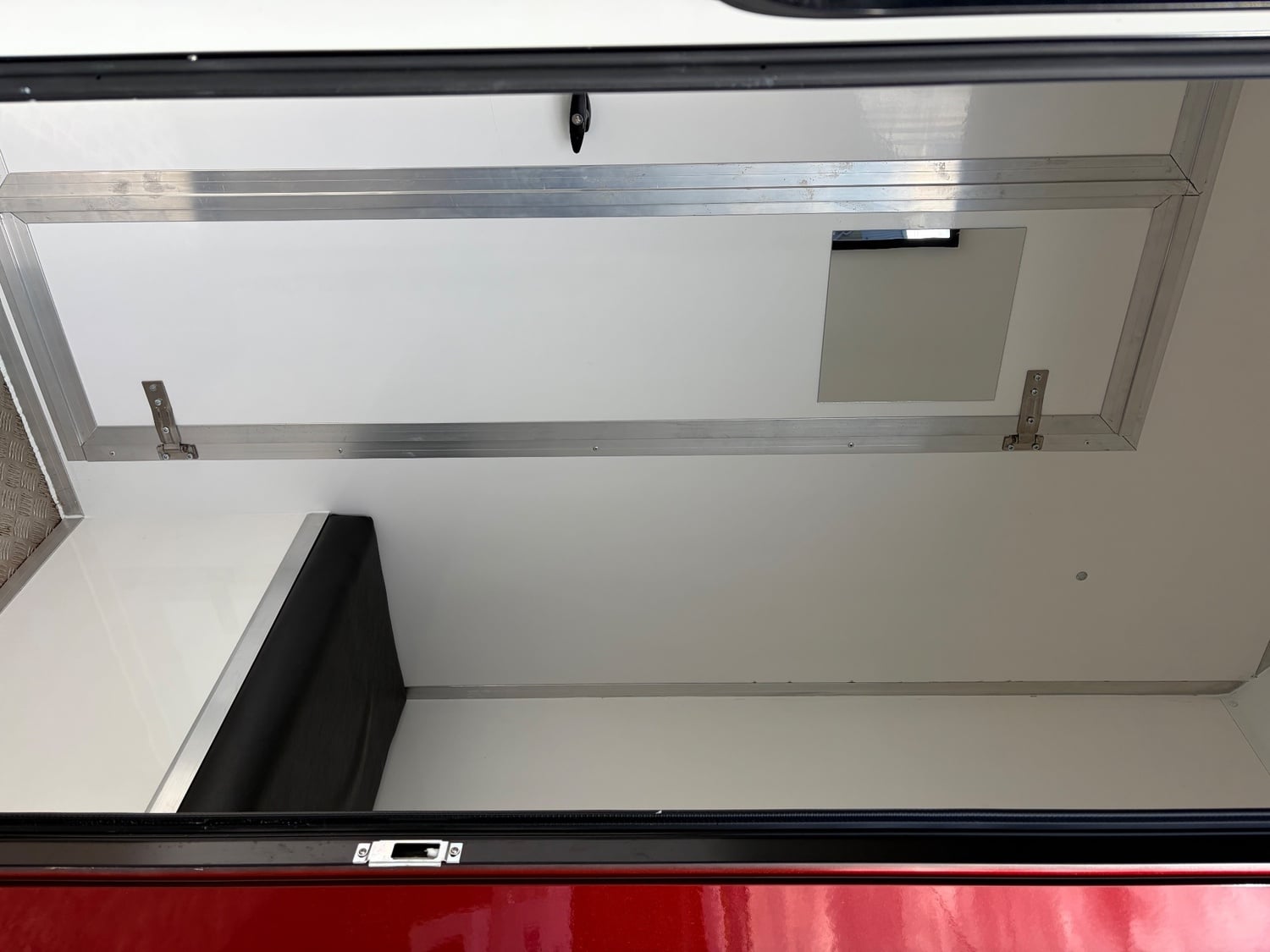 Superior Pro Stallion X Renault Horsebox - Trailers & Horseboxes