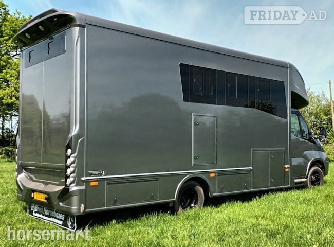 [ berth ]Hybred Horseboxes 