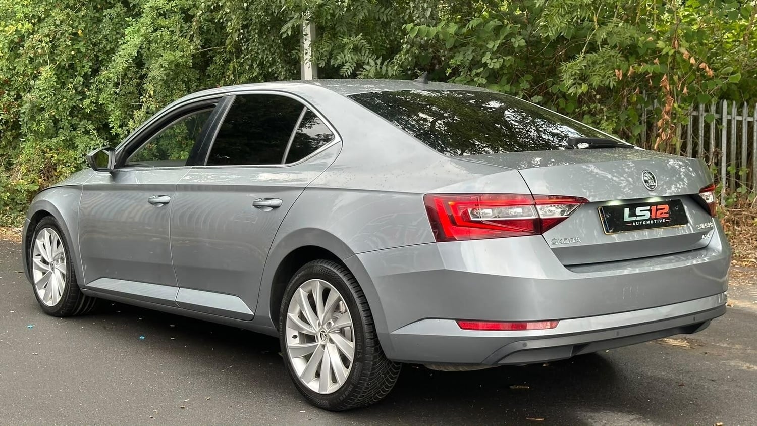 Skoda Superb 2015 - Cars