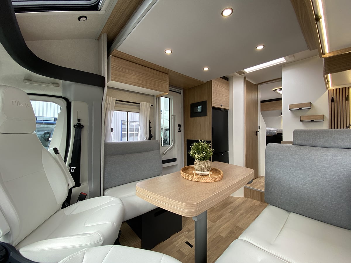 Pilote Evidence P740 FGJ 2027 for sale - Motorhomes & Caravans in Newark