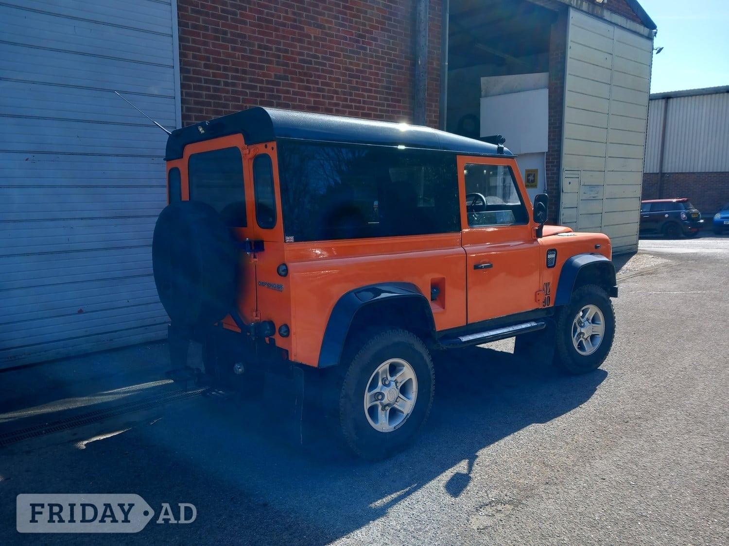 [ berth ]Land Rover Defender 90