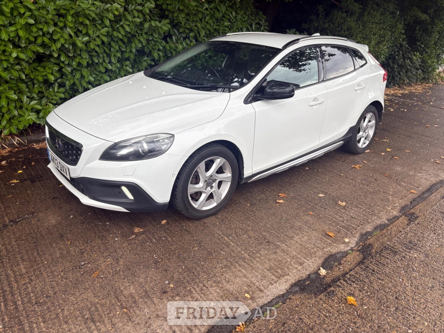 Volvo V40 Cross Country 2013 in High Wycombe