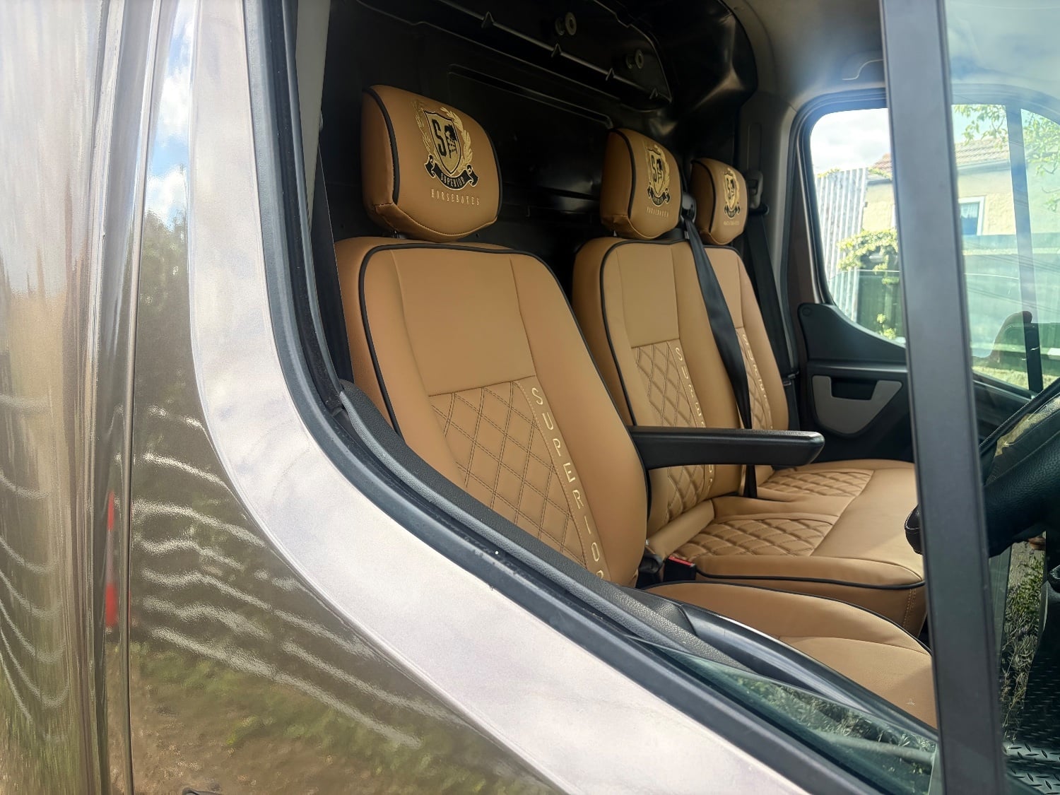 Superior Pro X Renault Horsebox - Trailers & Horseboxes