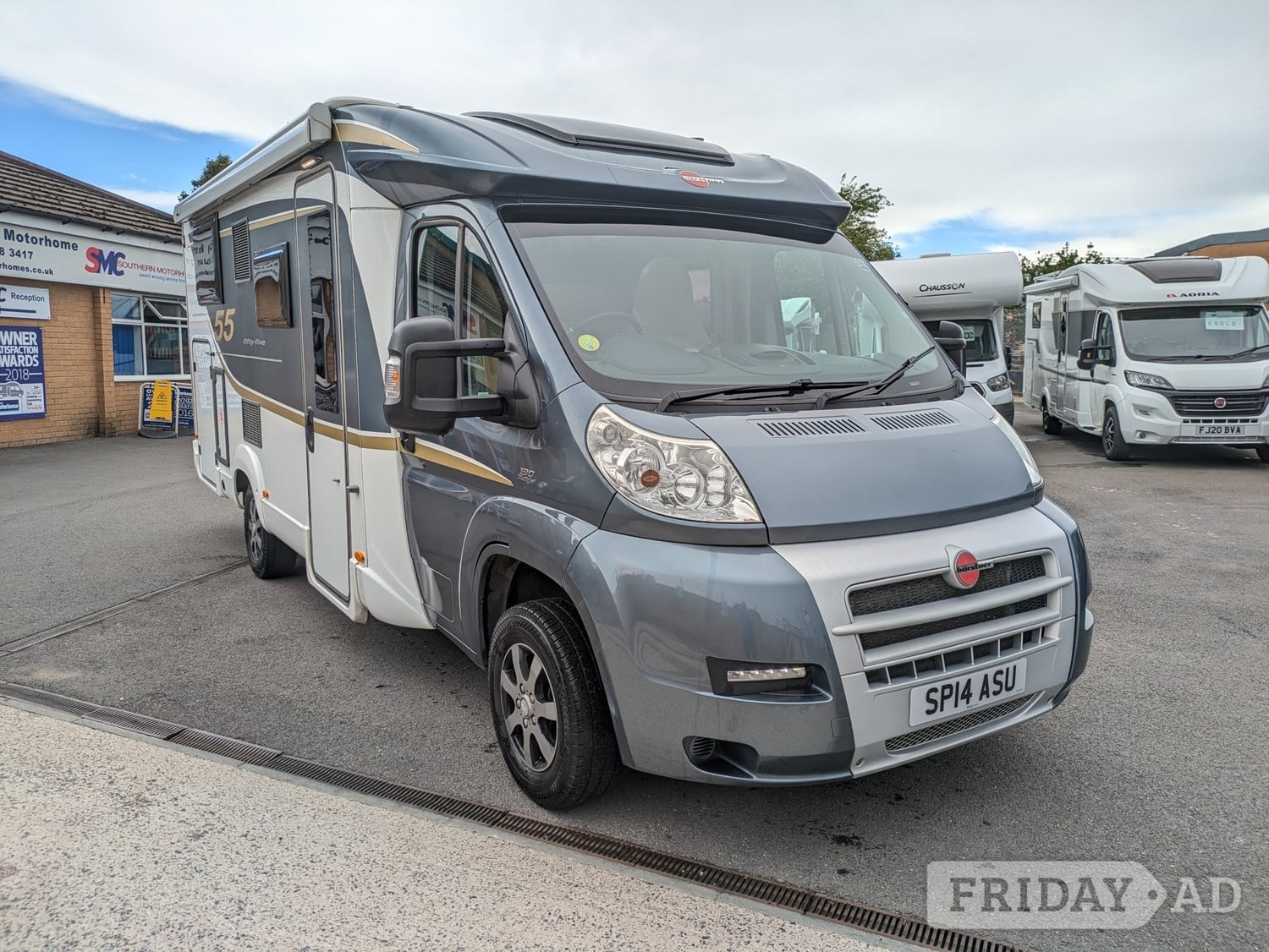 Burstner Nexxo T690 G 2014 in Bracknell