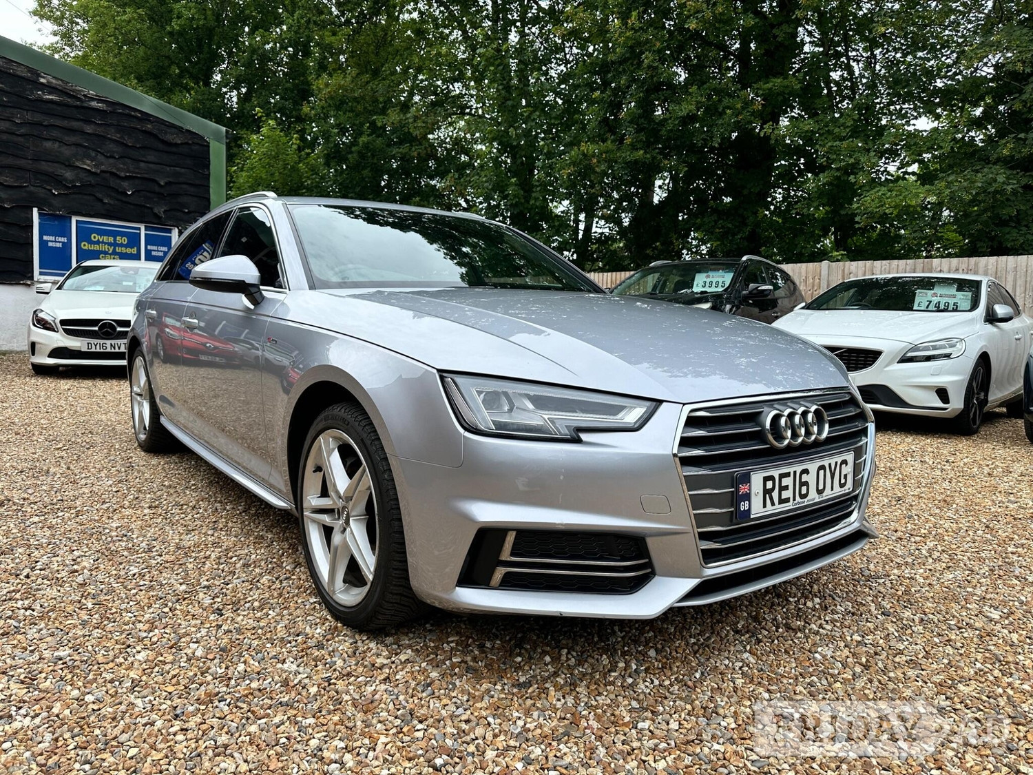 Audi A4 Avant Hook