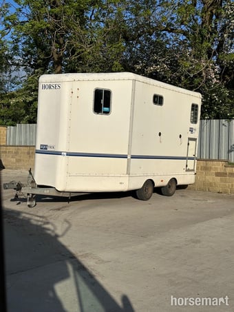 Equi-Trek Night-Treka  Horse Trailer