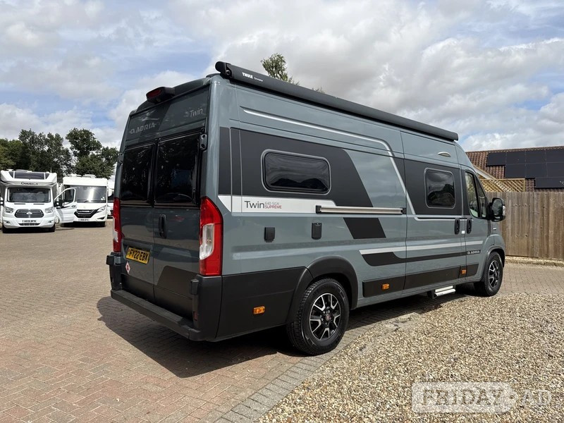 [3 berth ]Adria Twin Supreme 640 SGX