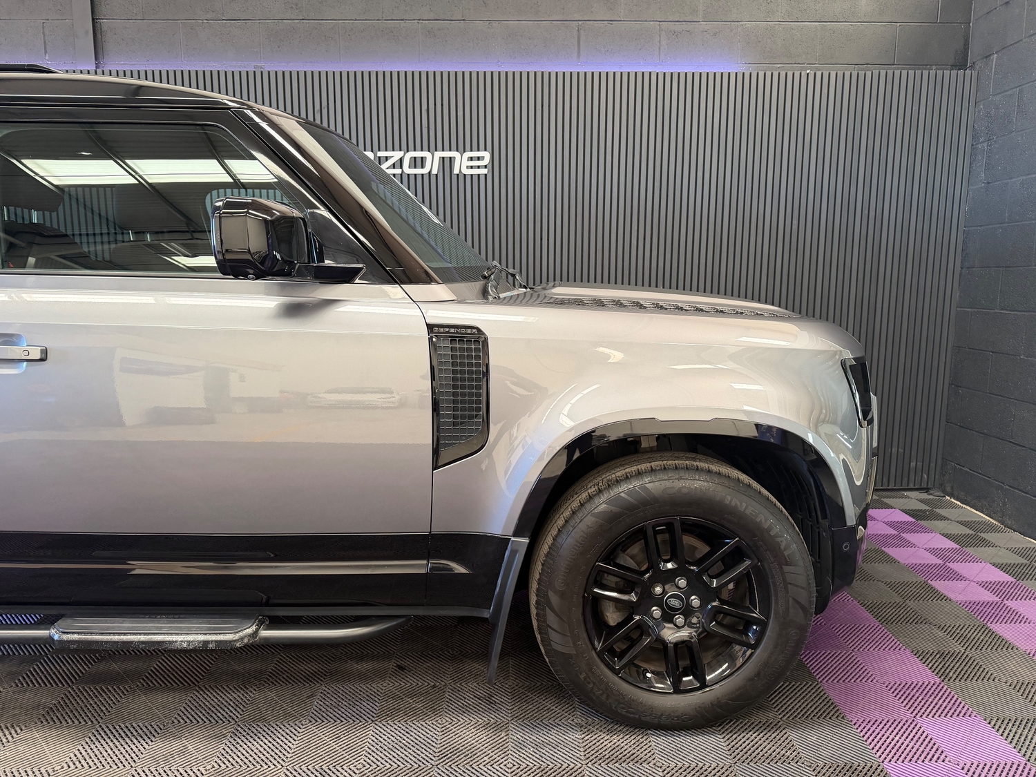Land Rover Defender 90 2022 - Cars