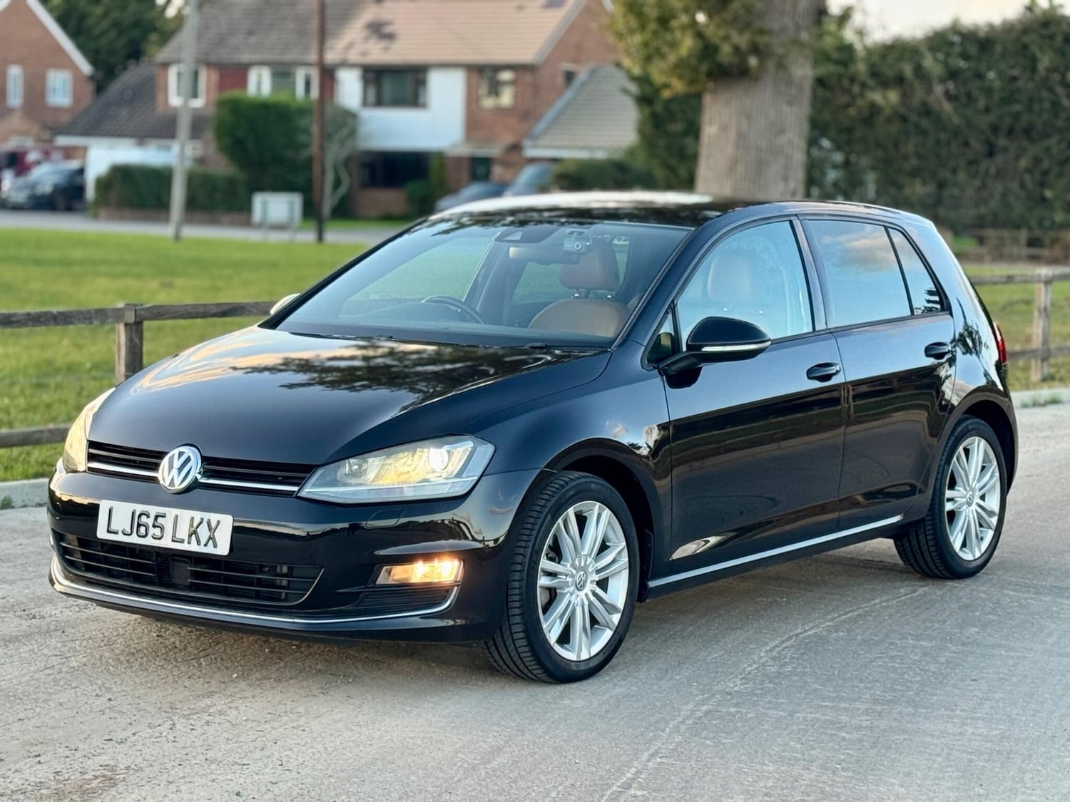 Volkswagen Golf 2015 - Cars in Copthorne