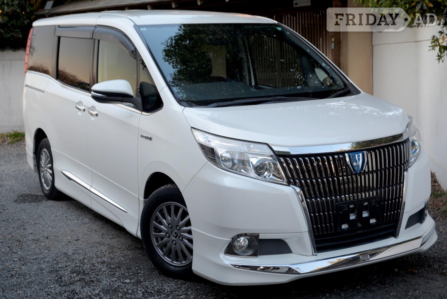 Toyota Esquire 2015 in Chingford