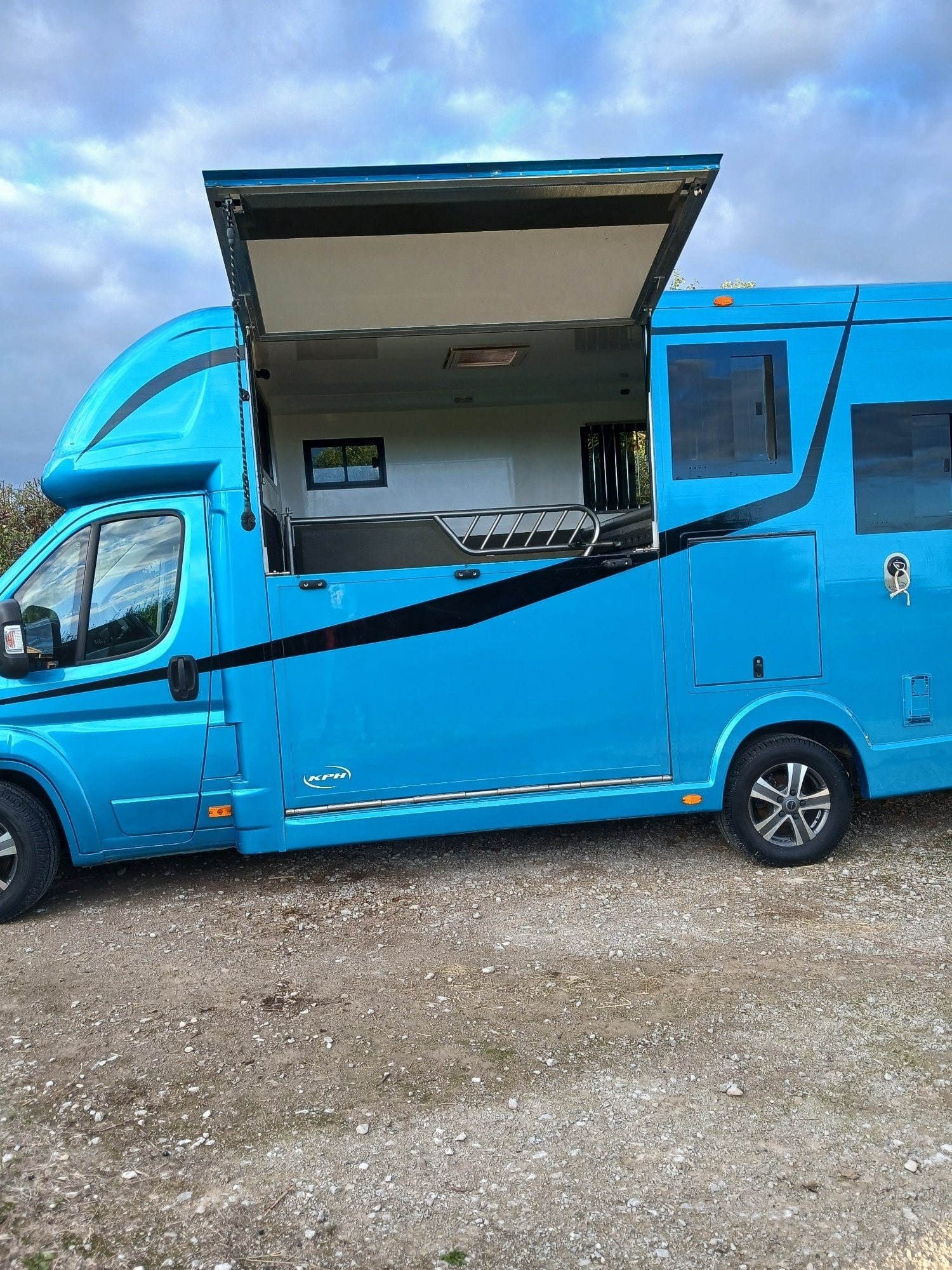 Kevin Parker Aeos Weekender Citroen Horsebox - Trailers & Horseboxes in Preston