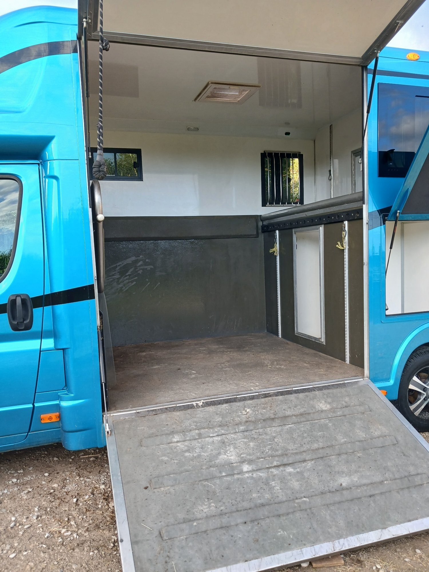 Kevin Parker Aeos Weekender Citroen Horsebox - Trailers & Horseboxes