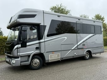 Oakley Supreme  Iveco Eurocargo 75E21 Horsebox