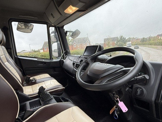 Oakley Supreme  Iveco Eurocargo 75E21 Horsebox - Trailers & Horseboxes in Banbury