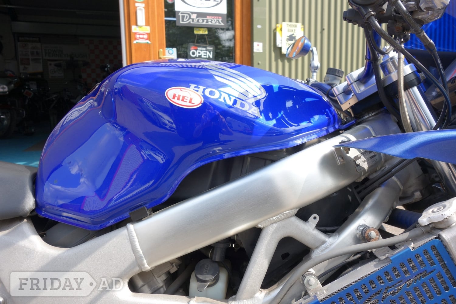 Honda VTR 2002 - Motorbikes, Scooters & Quads