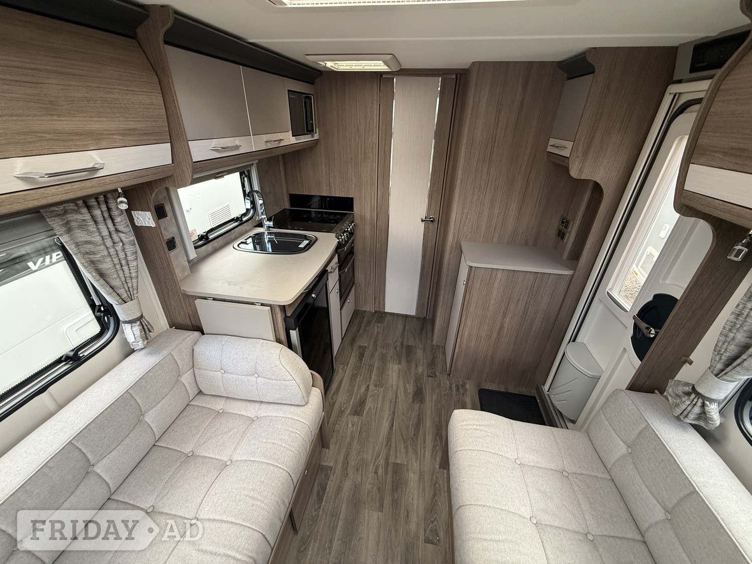 [4 berth ]Coachman VIP 545