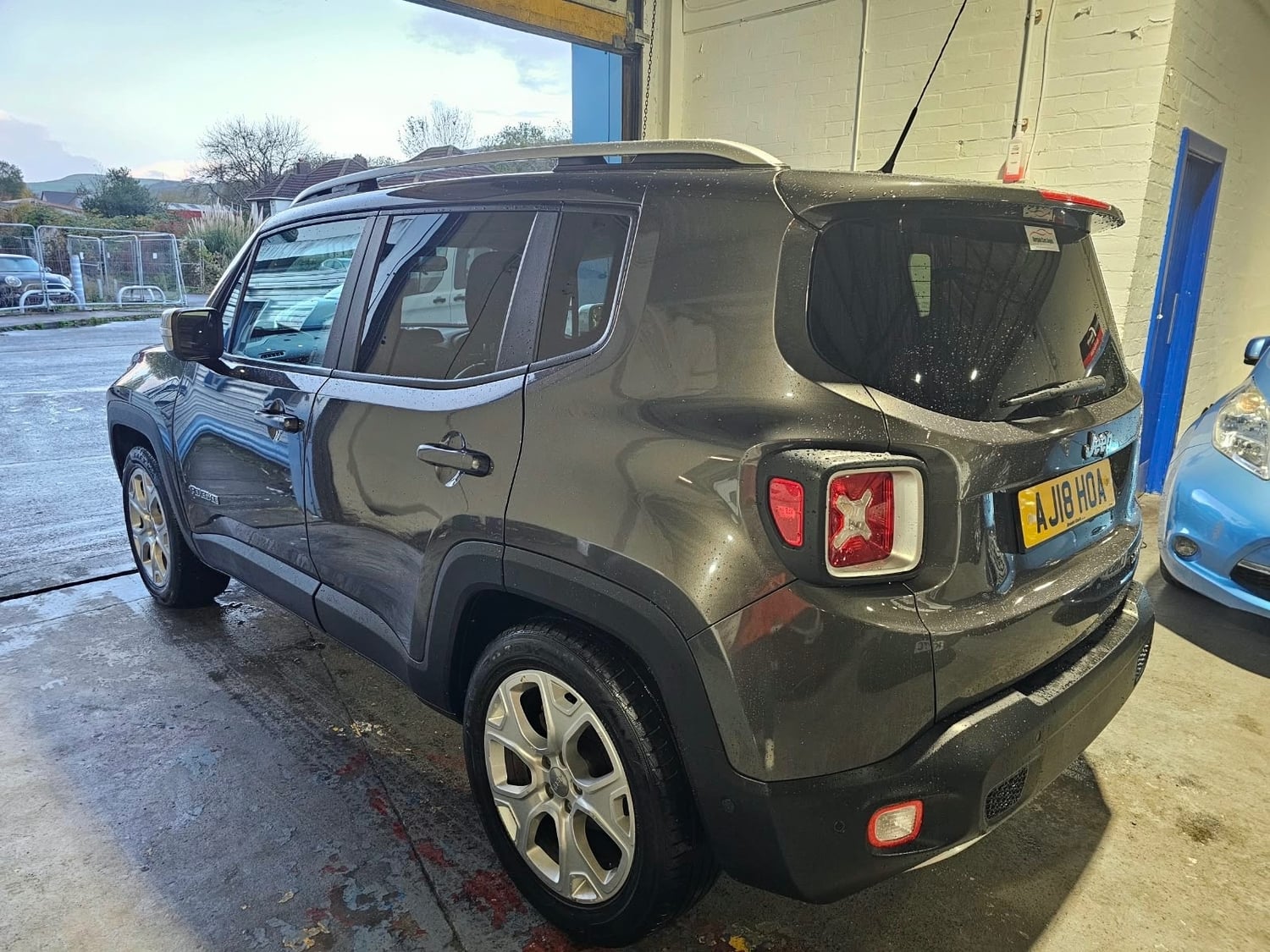 Jeep Renegade 2018 - Cars in Pontypridd