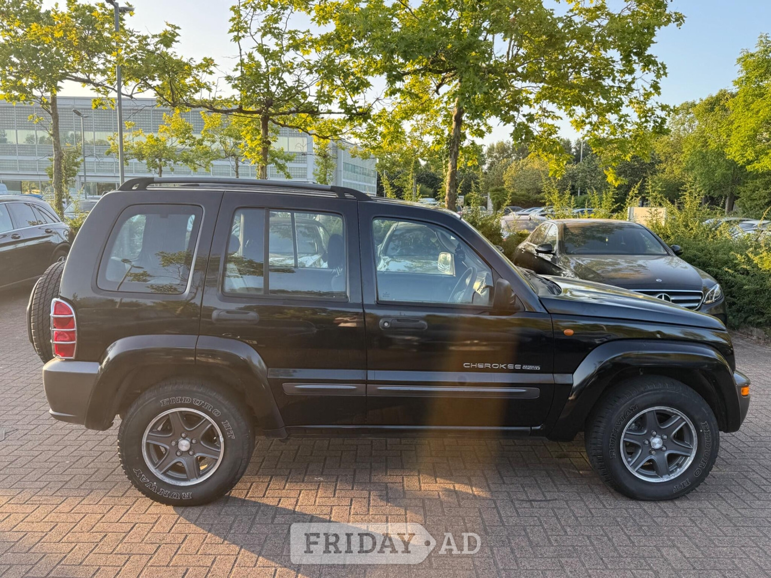 [ berth ]Jeep Cherokee