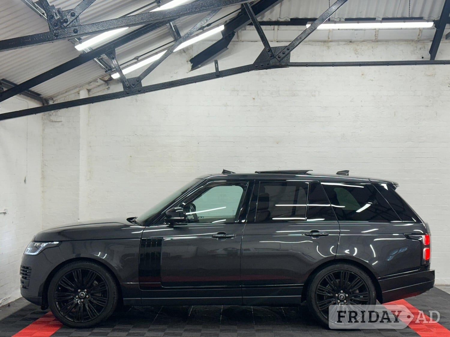[ berth ]Land Rover Range Rover