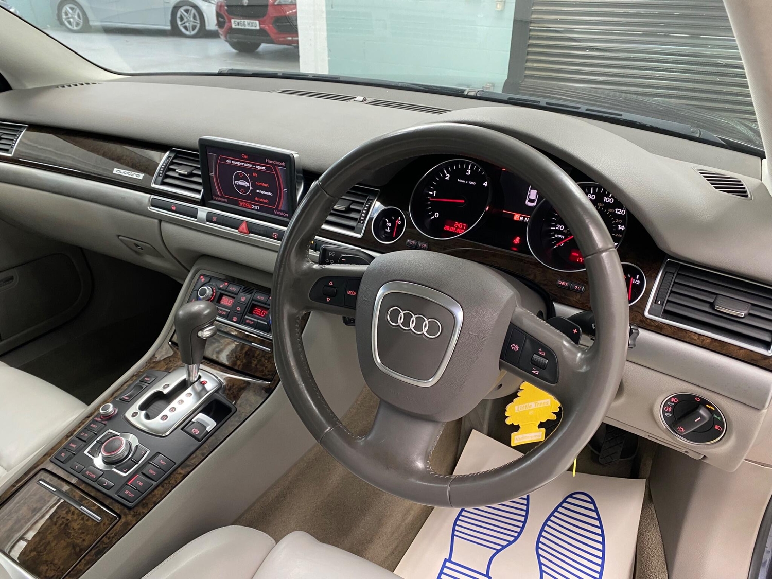 [ berth ]Audi A8