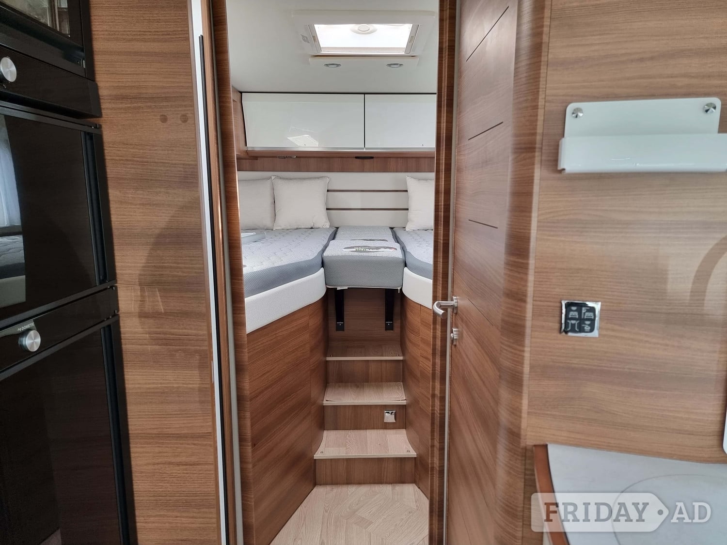 [4 berth ]Rapido Distinction i66