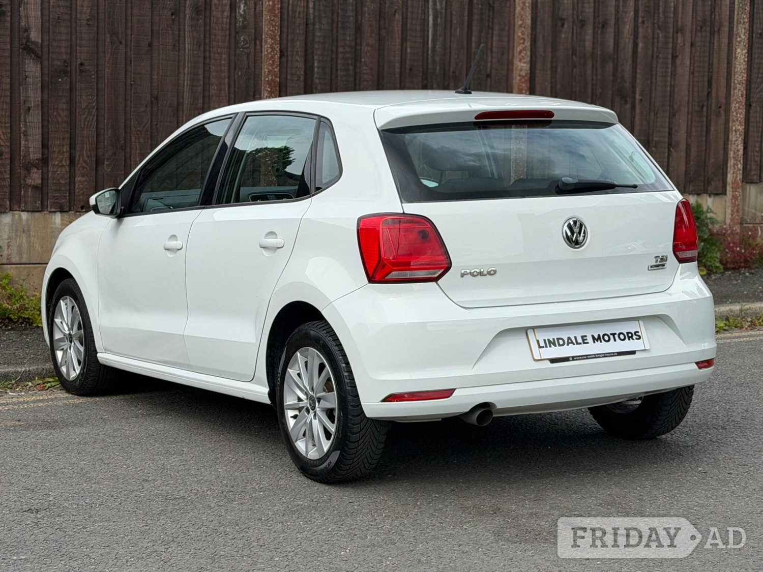 Volkswagen Polo 2015 - Cars
