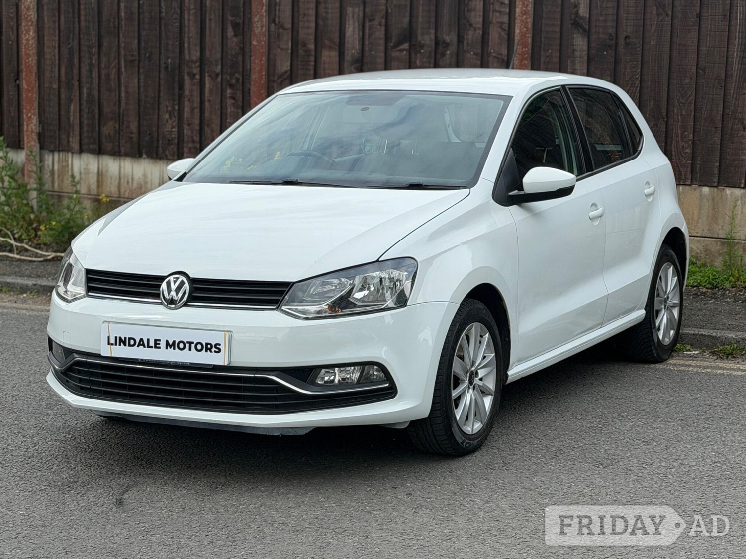 Volkswagen Polo 2015 - Cars in Oldham