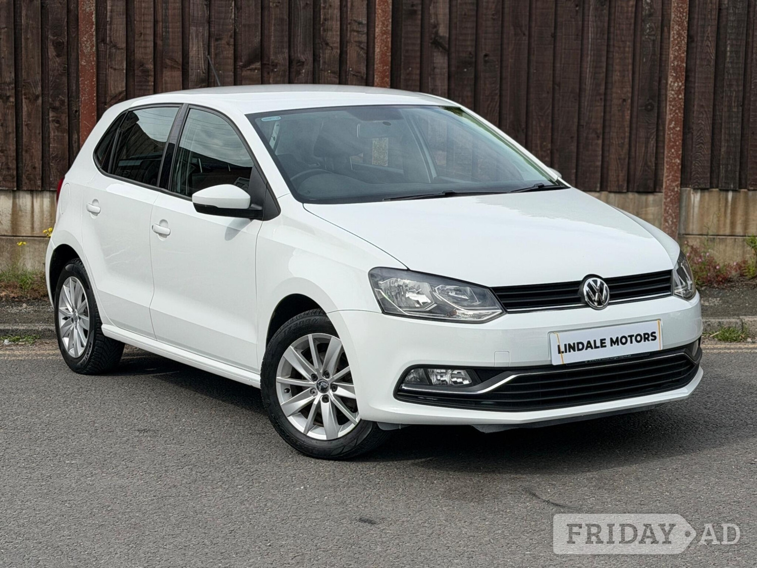 Volkswagen Polo 2015 in Oldham