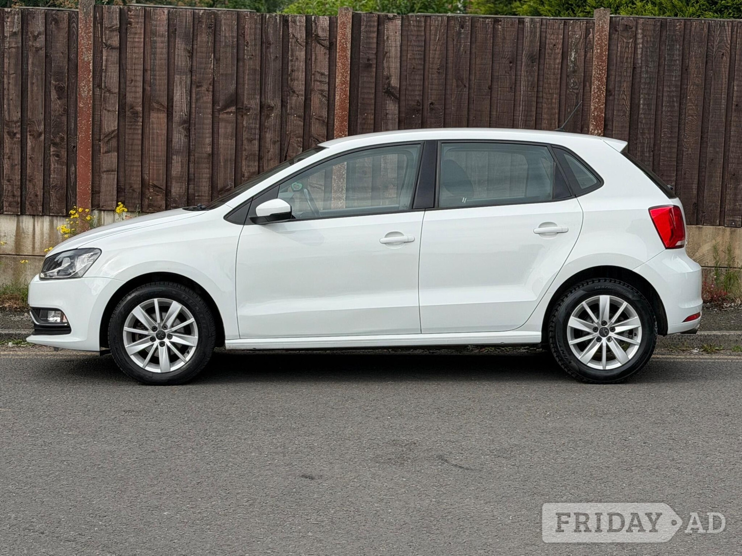 Volkswagen Polo 2015 - Cars