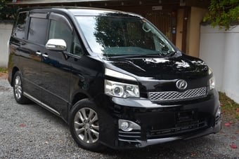 Toyota Voxy 2012