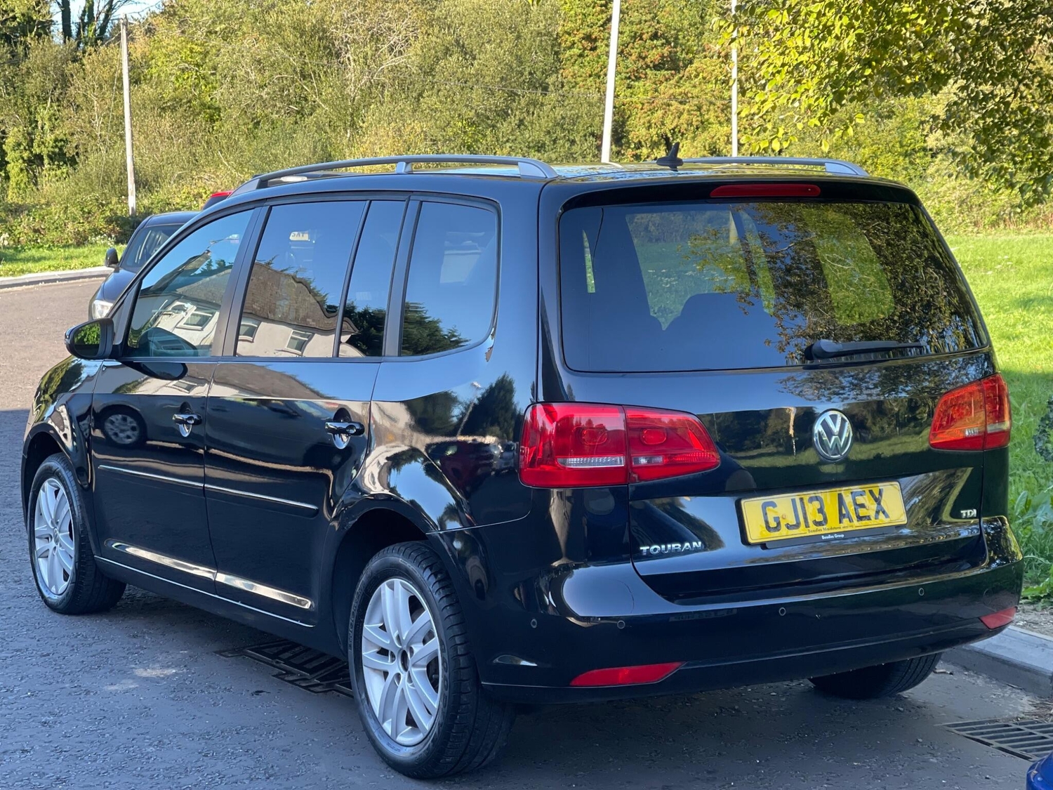 Volkswagen Touran 2013 - Cars in Winchester