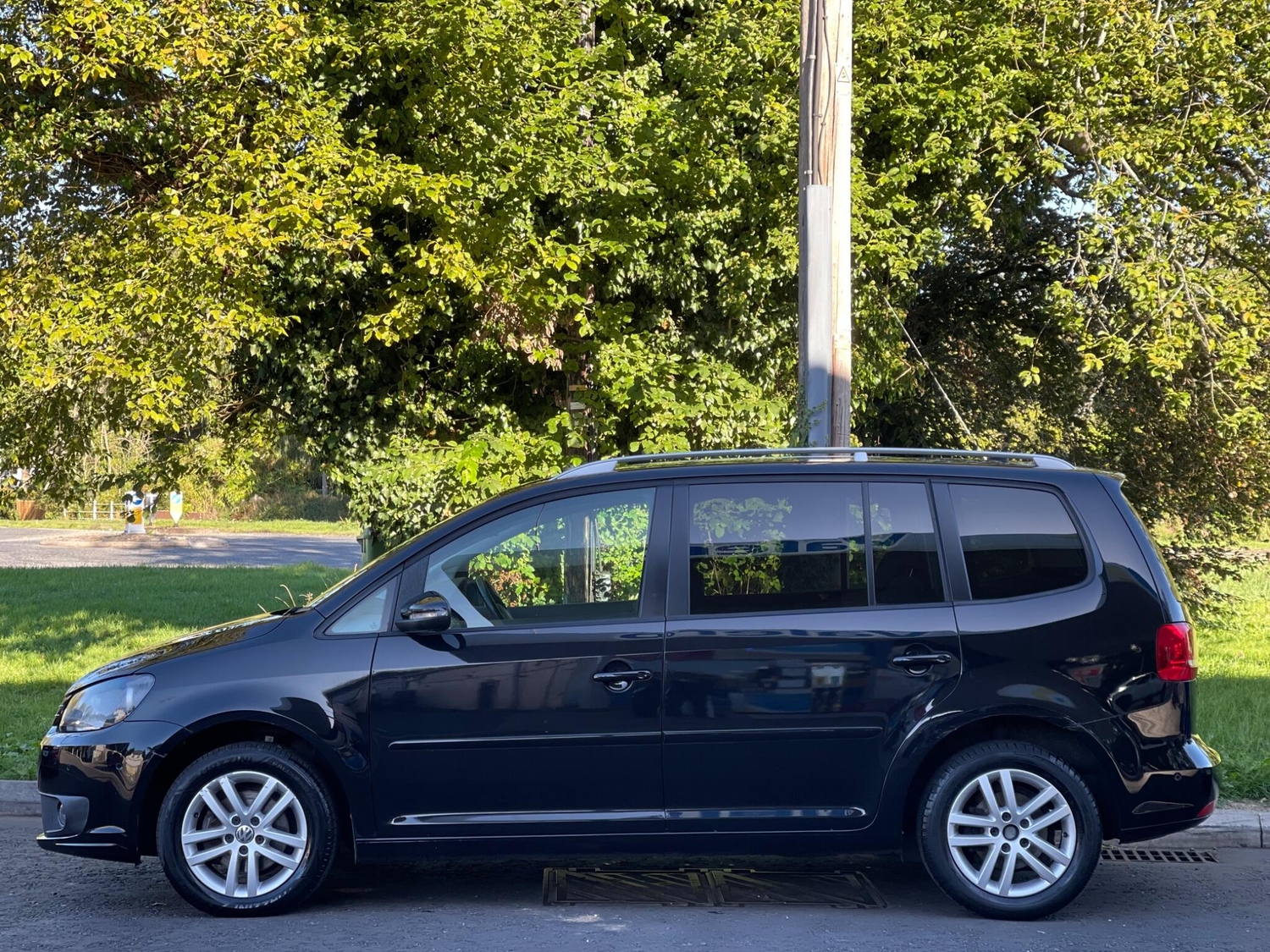 Volkswagen Touran 2013 - Cars