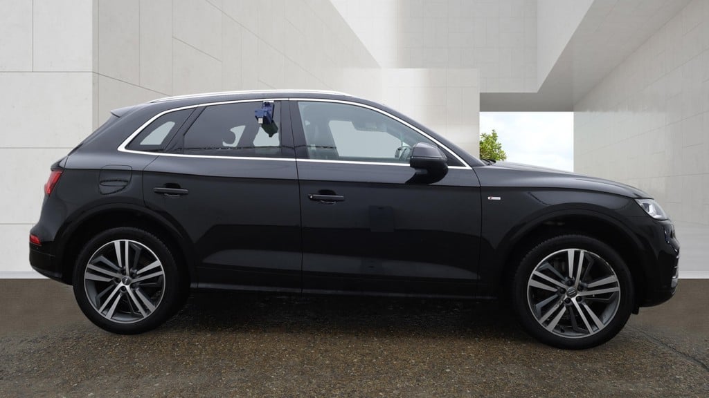 Audi Q5 2018 - Cars