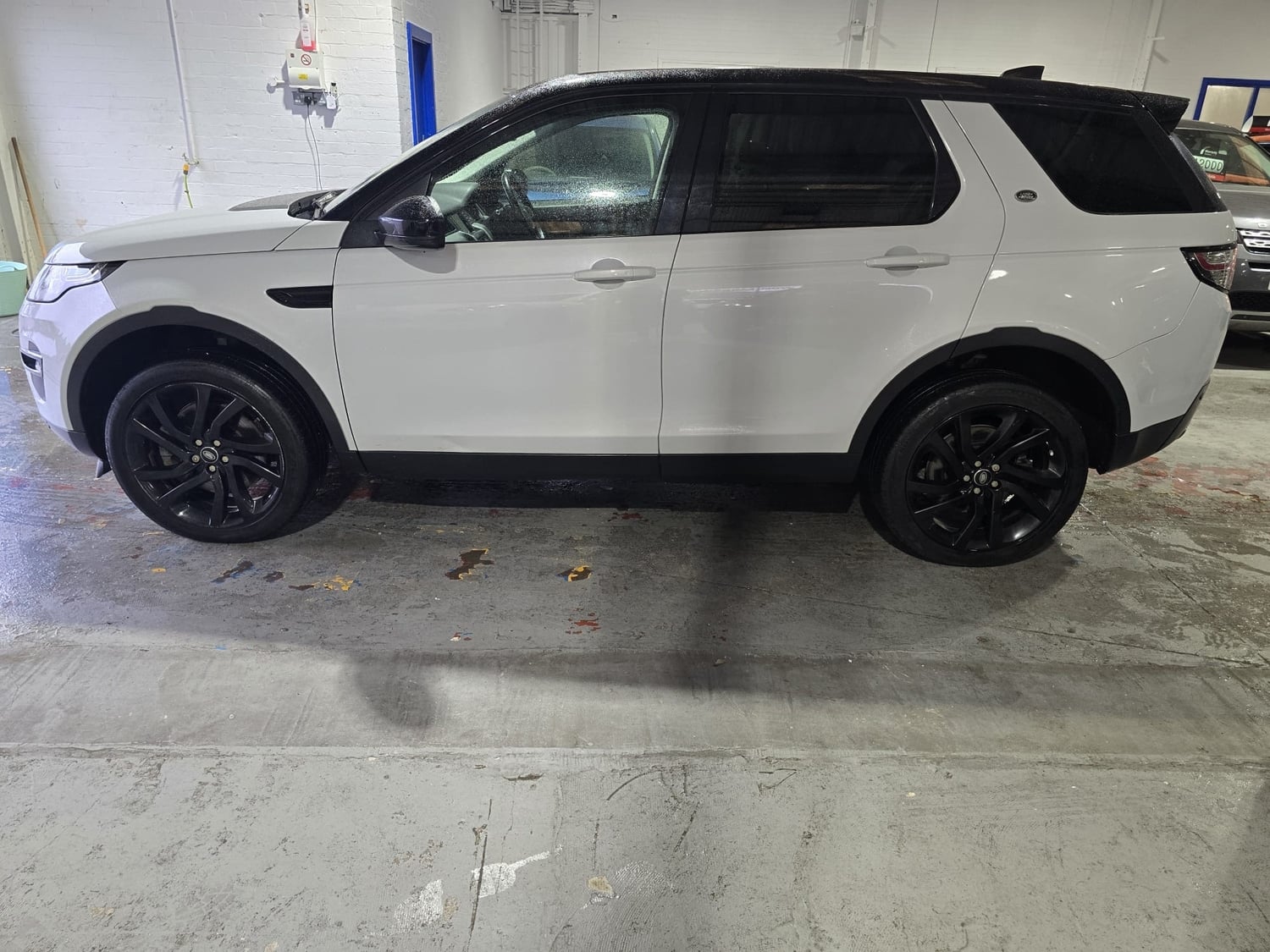 Land Rover Discovery Sport 2017 - Cars in Pontypridd