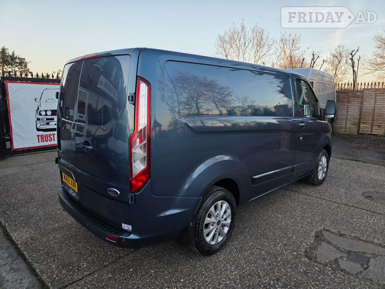 [ berth ]Ford Transit Custom