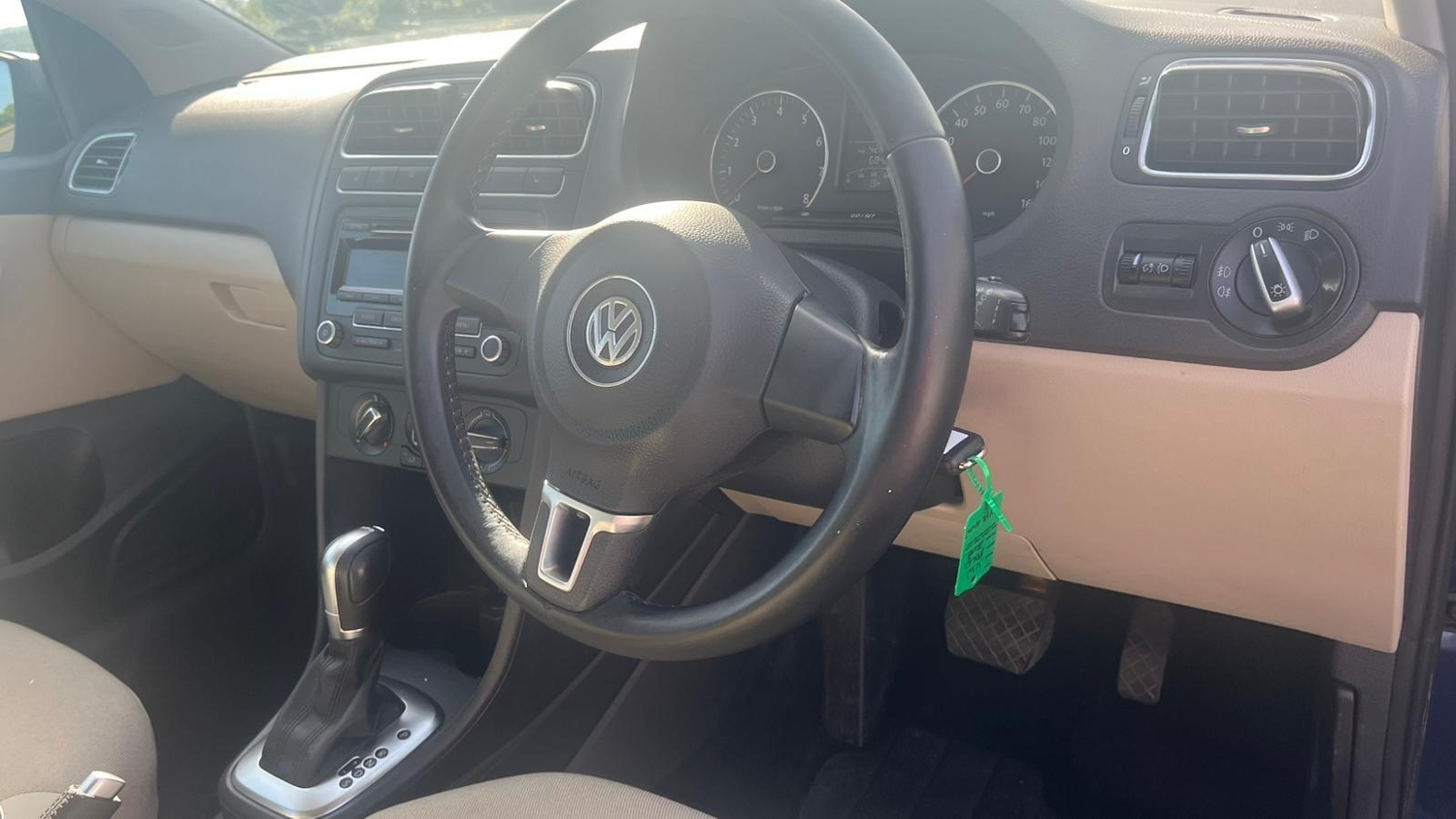 Volkswagen Polo 2012 - Cars