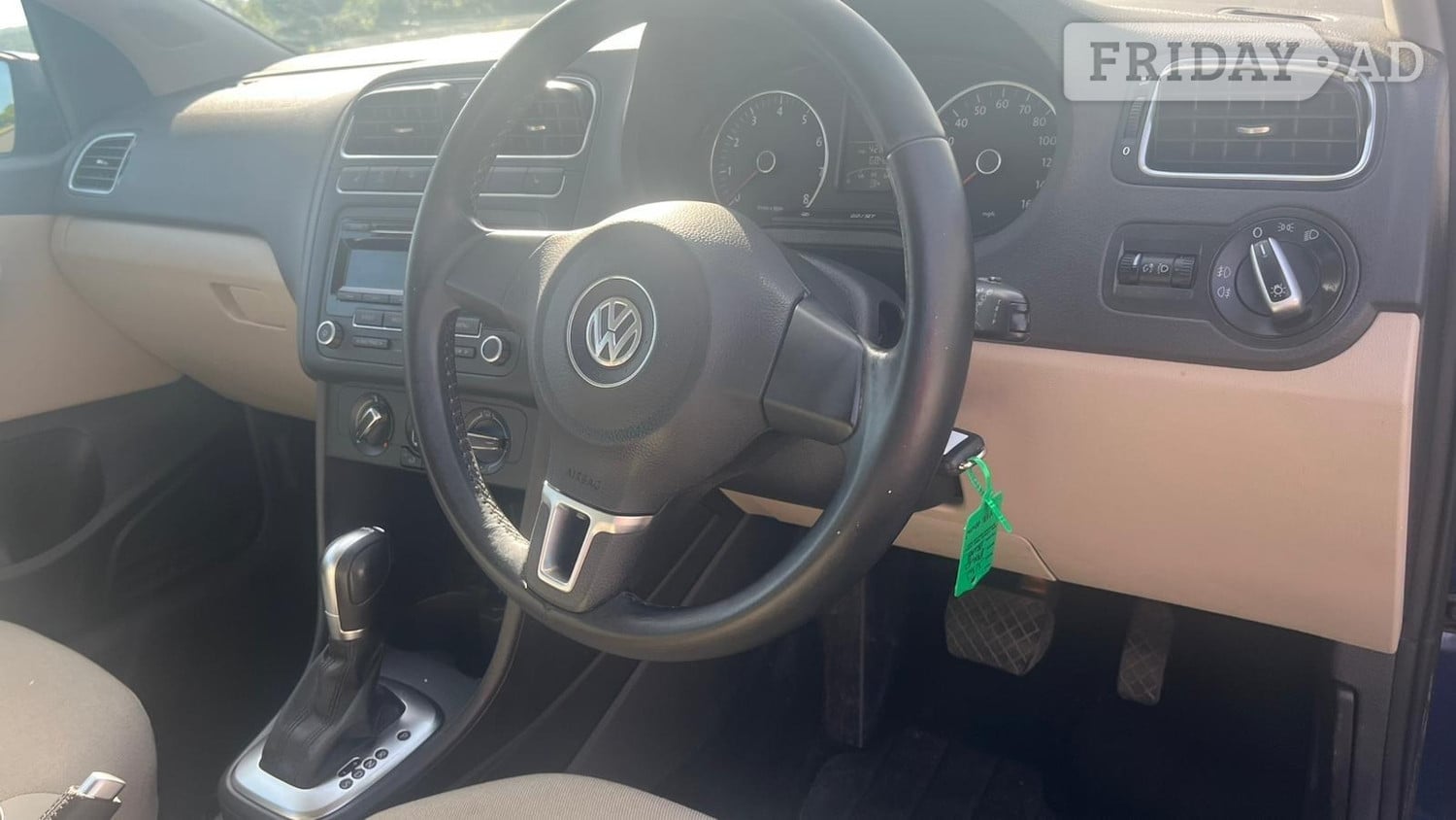 Volkswagen Polo 2012 - Cars