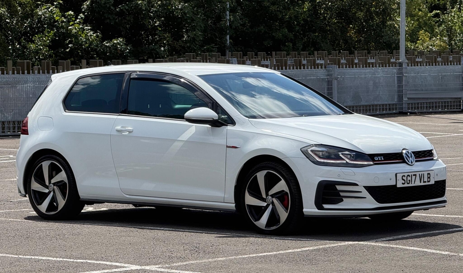 Volkswagen Golf 2017 - Cars in Slough