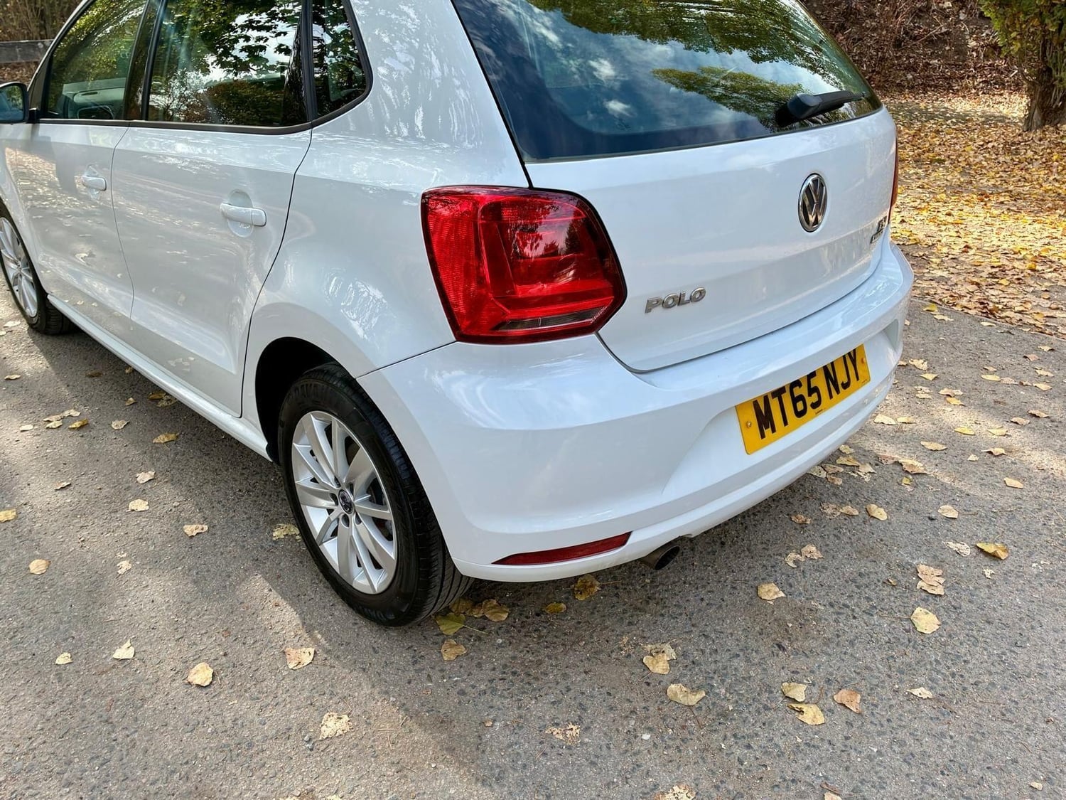 Volkswagen Polo 2015 - Cars in Guildford