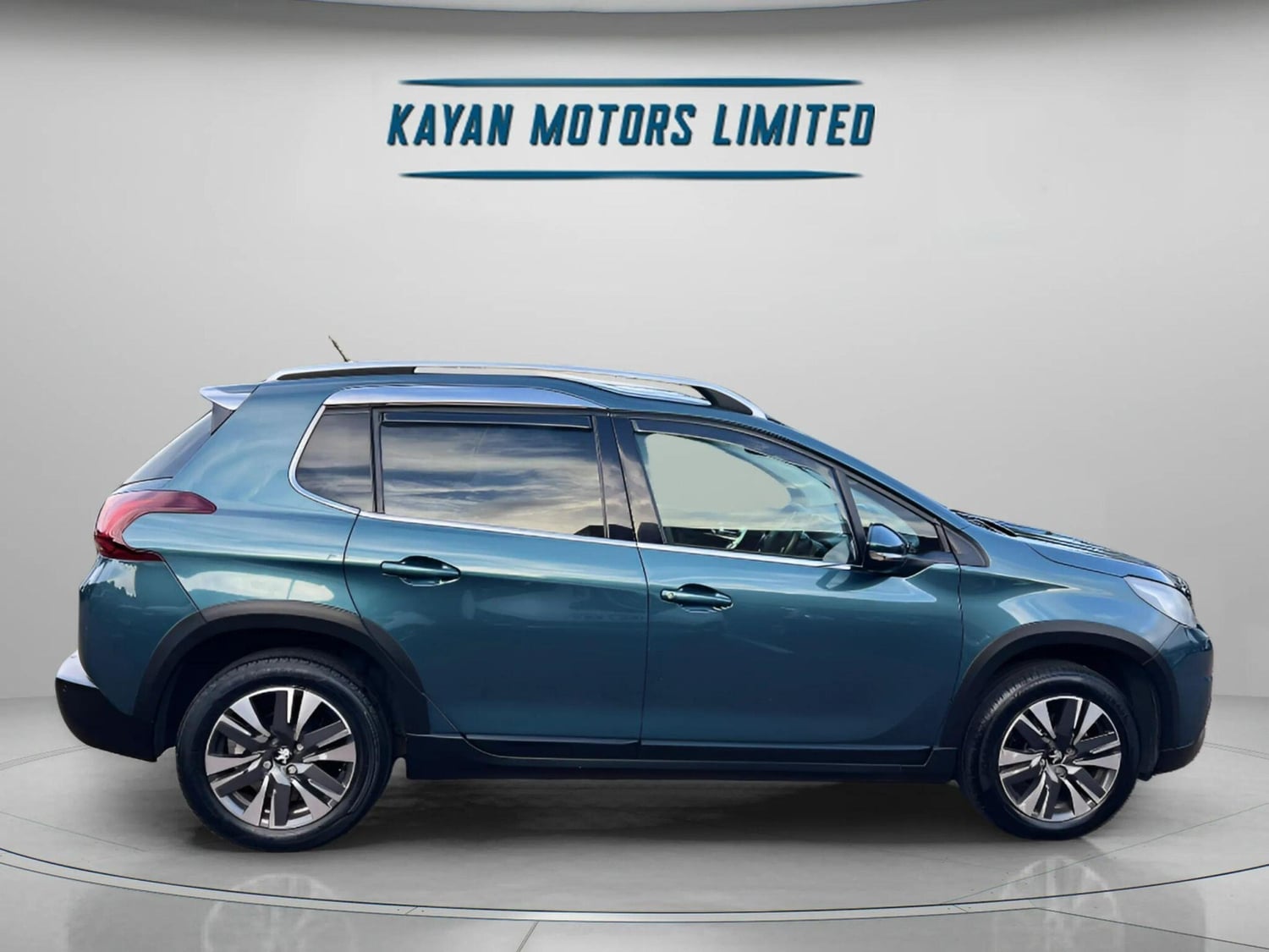 Peugeot 2008 2017 - Cars in Kensington