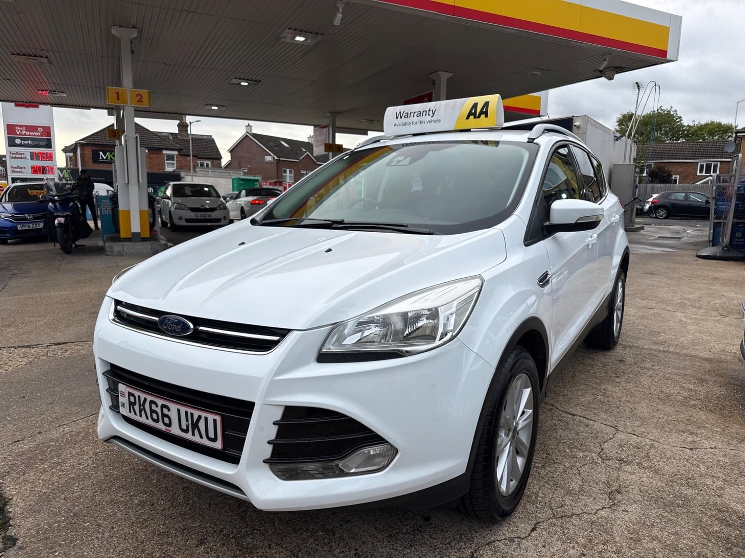 [ berth ]Ford Kuga