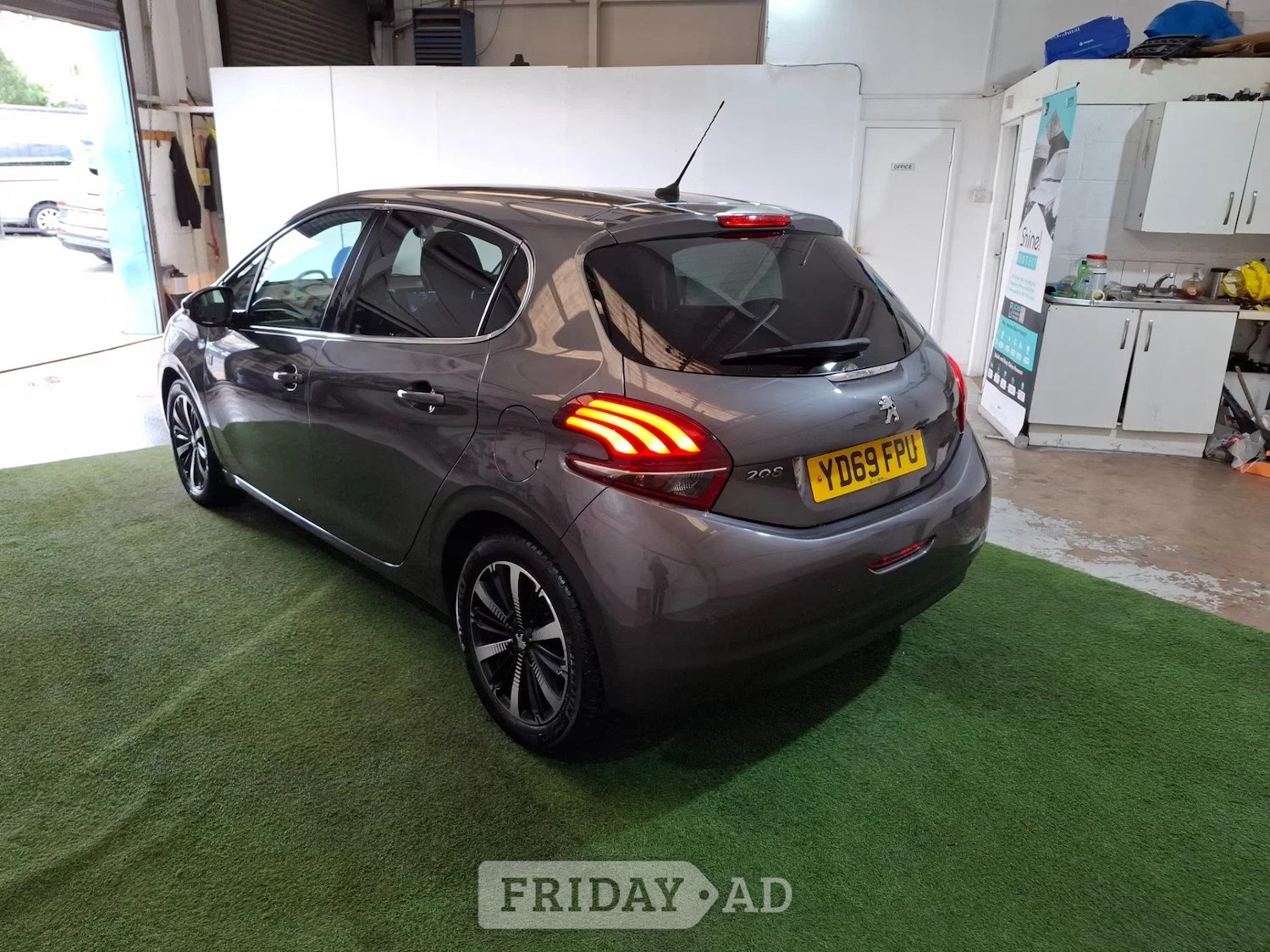 Peugeot 208 2019 - Cars