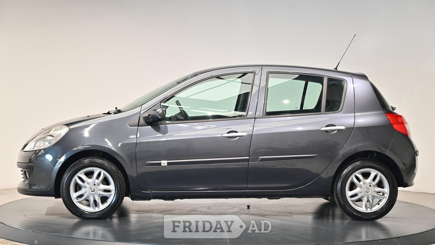 [ berth ]Renault Clio