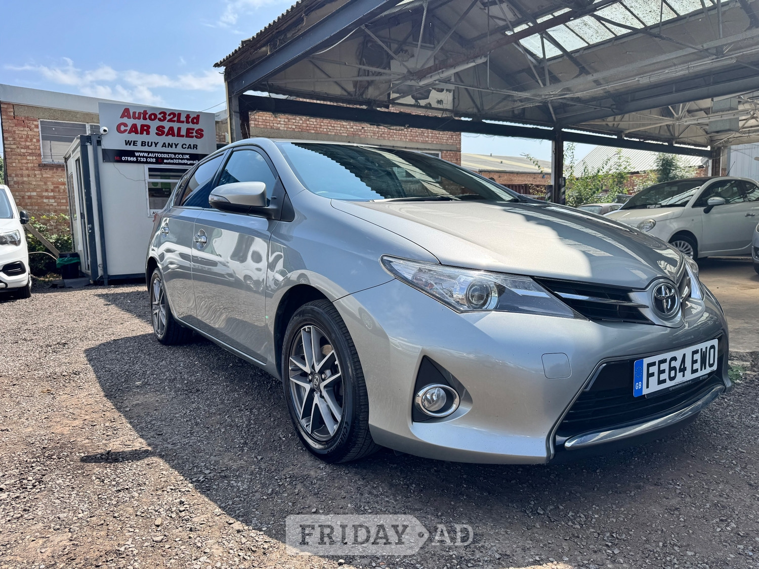 Toyota Auris 2014 in West Molesey