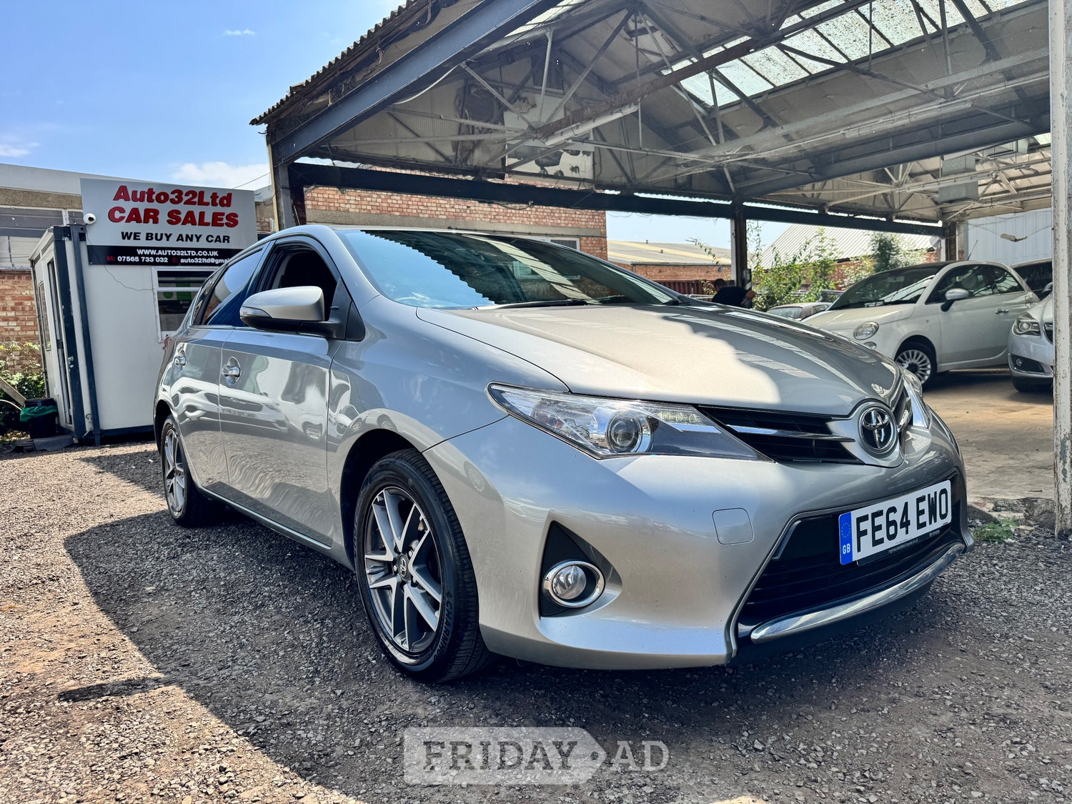 Toyota Auris 2014 - Cars in West Molesey